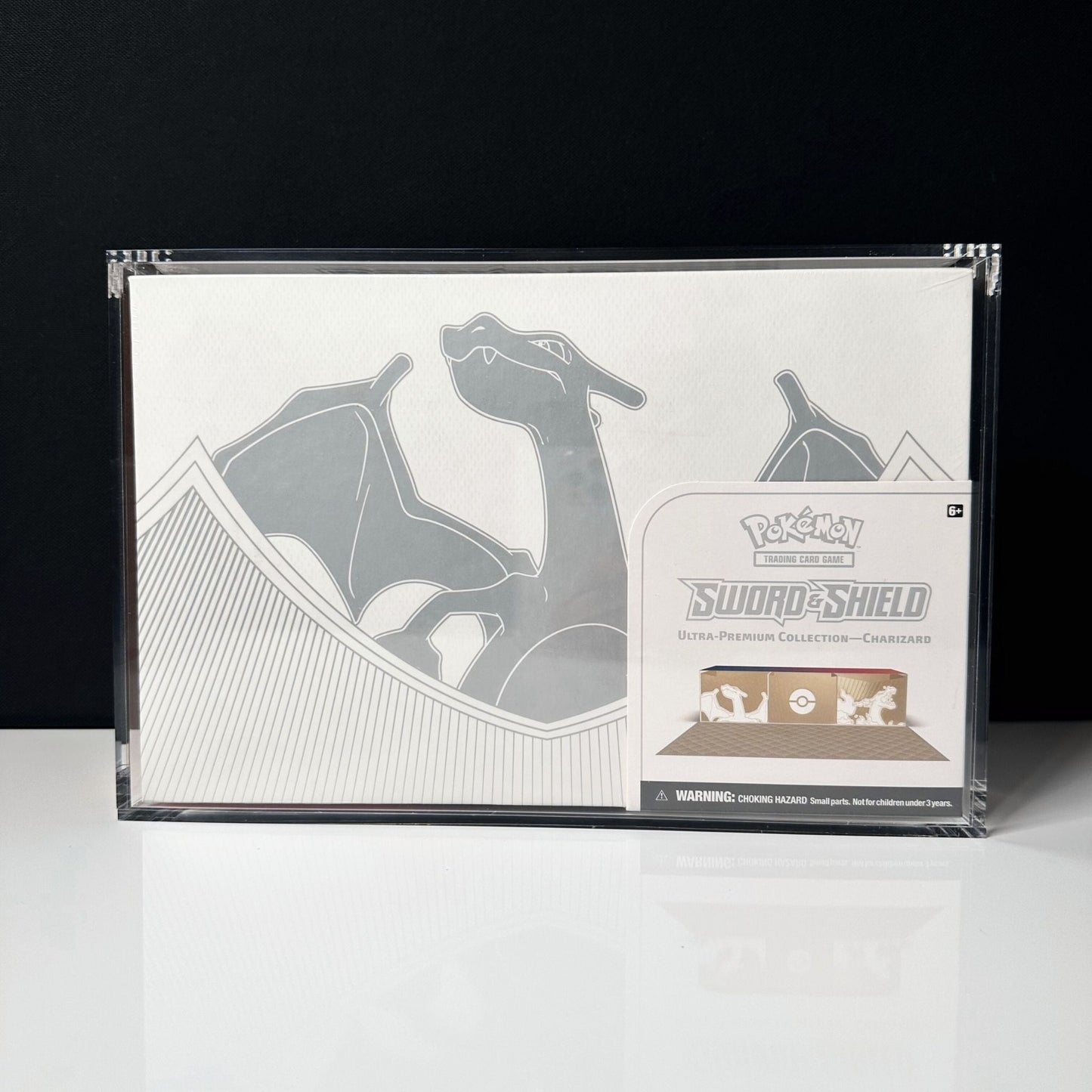 Pokemon Slim Fit Charizard Ultra Premium Collection Acrylic Case With Magnetic Lid - Ultra Premium Collection Acrylic Case - TCG Armour - ENG - CZDUPC