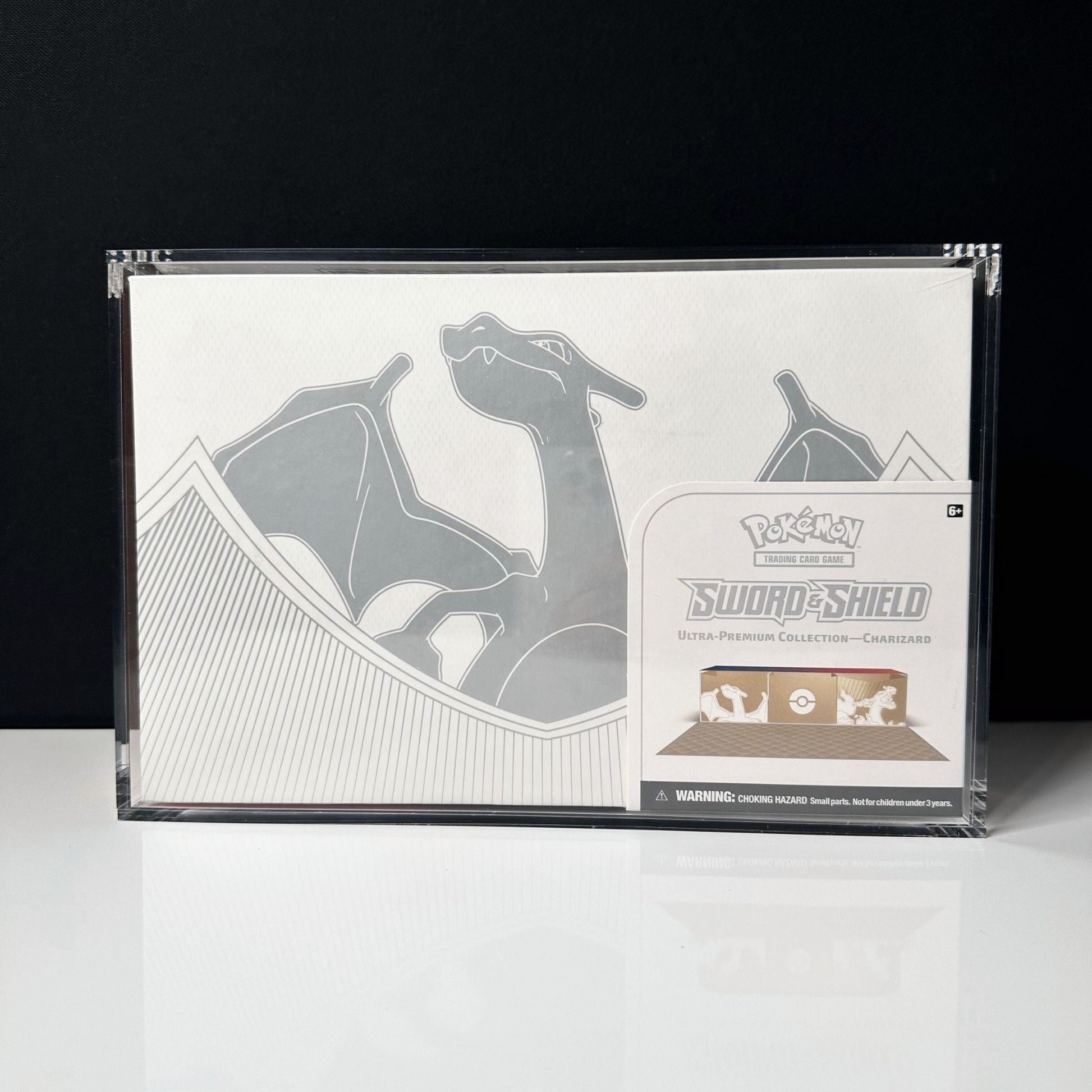 Pokemon Slim Fit Charizard Ultra Premium Collection Acrylic Case With Magnetic Lid - Ultra Premium Collection Acrylic Case - TCG Armour - ENG - CZDUPC